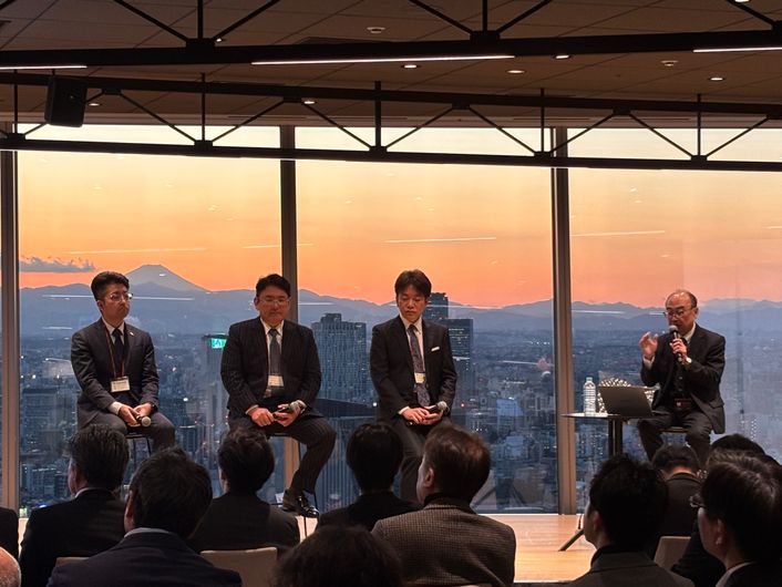 新春対談  左から馬渡様、菱木様、幣旗様、小島代表